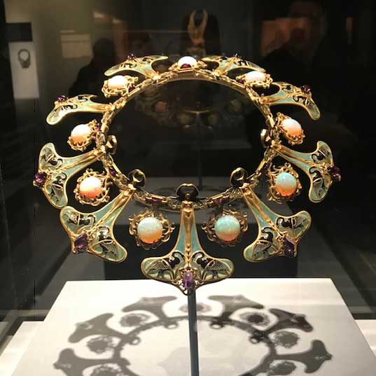 Met Jewelry Exhibit Lalique necklace