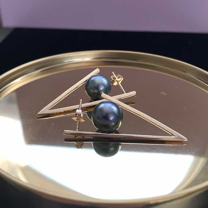 Katey Walker black pearl earrings Katey Walker black pearl earrings