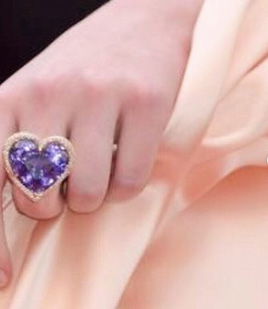 Elle Fanning Chopard ring Elle Fanning Chopard ring