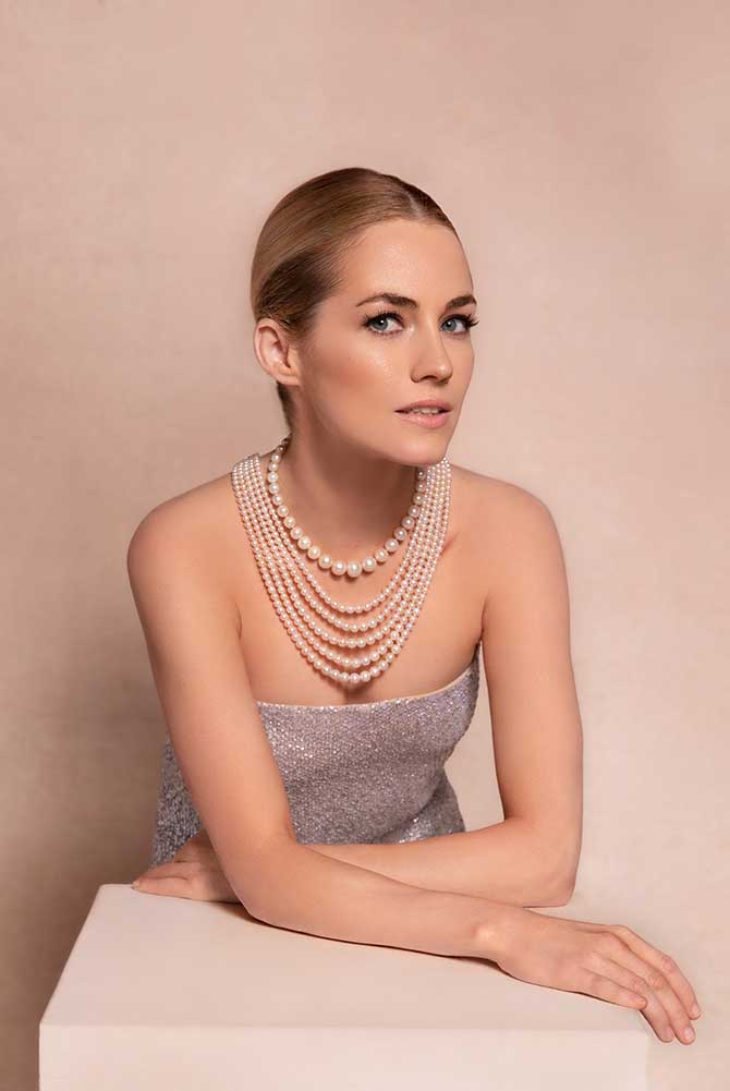 Amanda Hearst in Christies pearls Amanda Hearst in Christies pearls