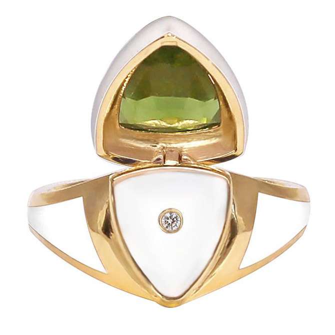 Santo by Zani peridot Shield ring (inside)