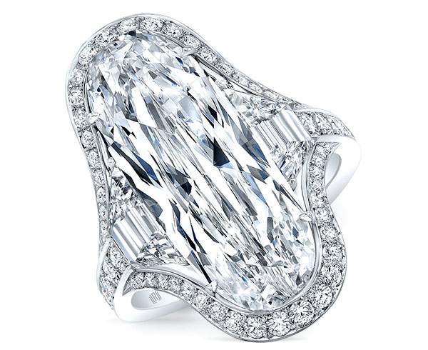 Platinum Rahaminov 9 ct Moval ring