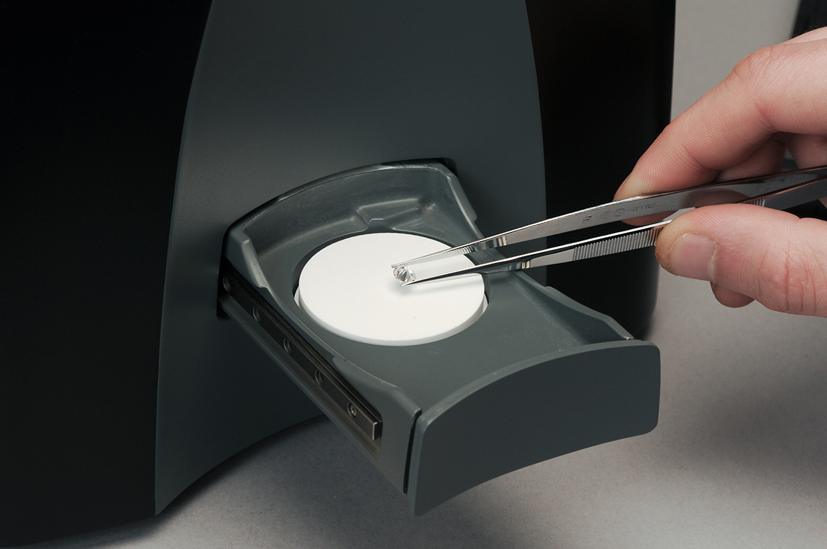 De Beers AI diamond grading De Beers AI diamond grading