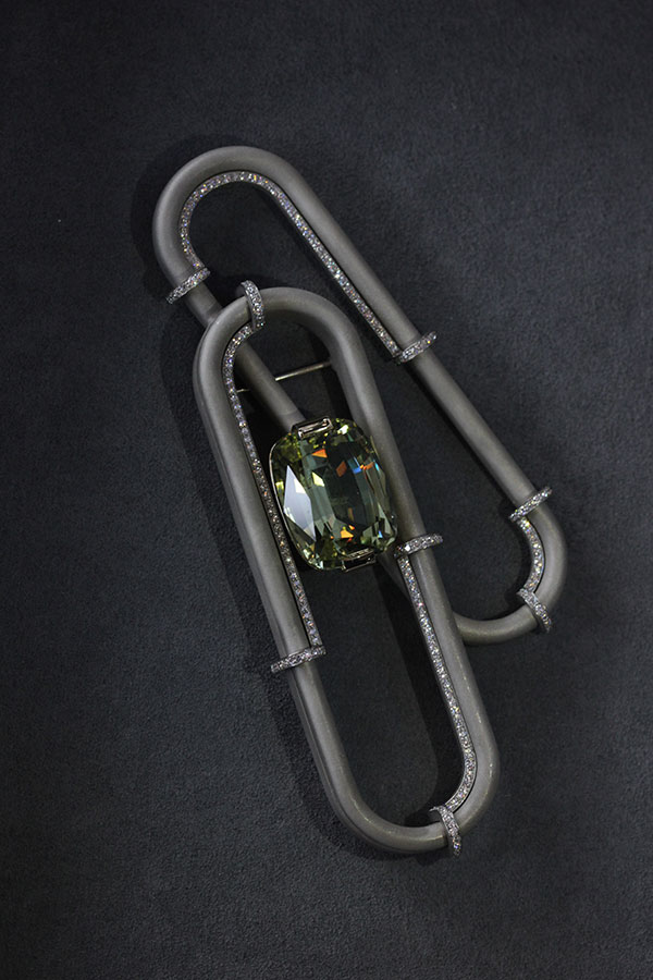 Inesa Kovalova Links brooch