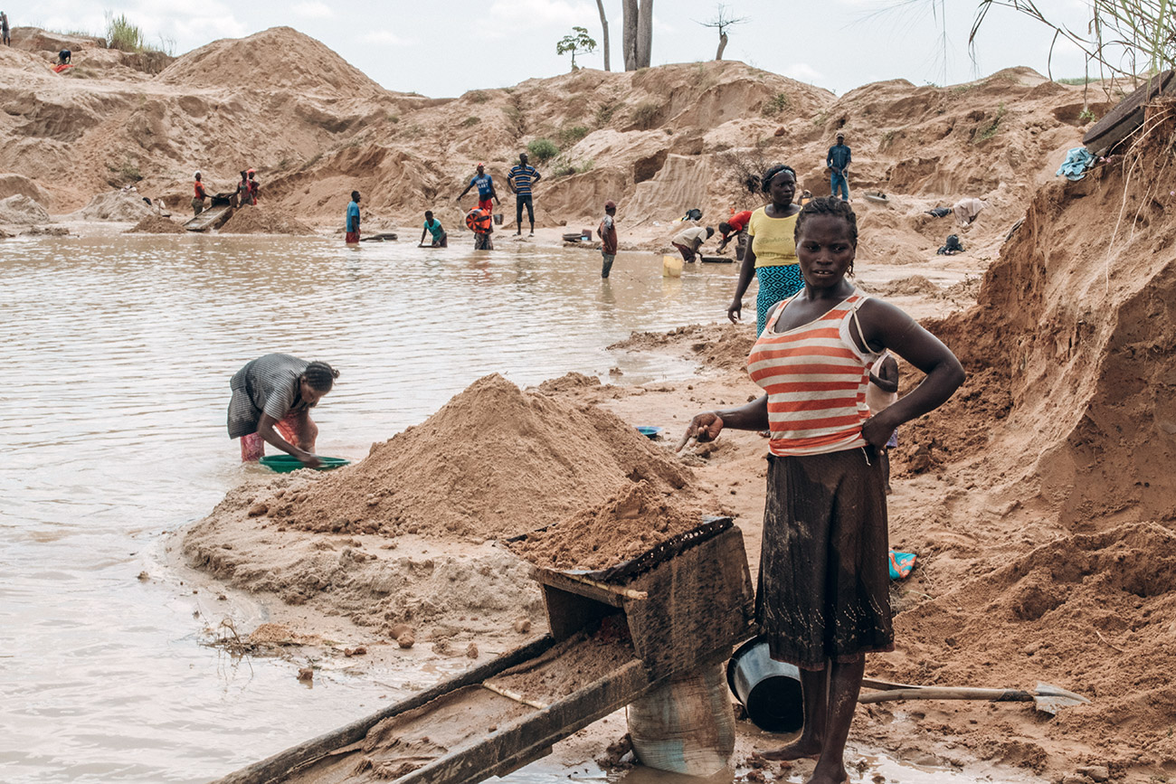 Root Diamonds artisinal miner in Kono District