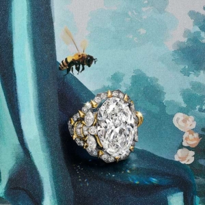 BlueBook Tiffany bee
